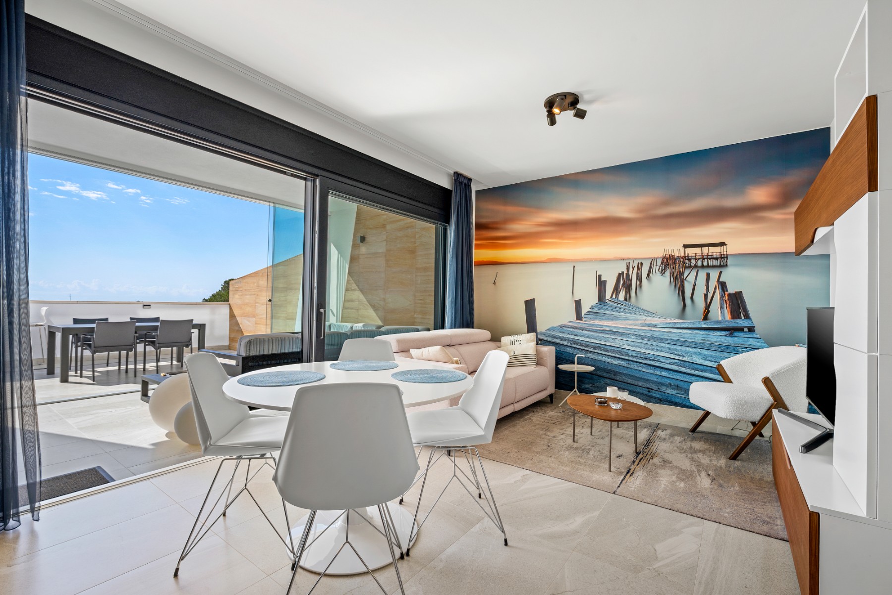 For Sale - 2 Bedroom 2 Bathroom Apartment - Top Floor Apartment in Villamartin - Villamartin  - Alicante