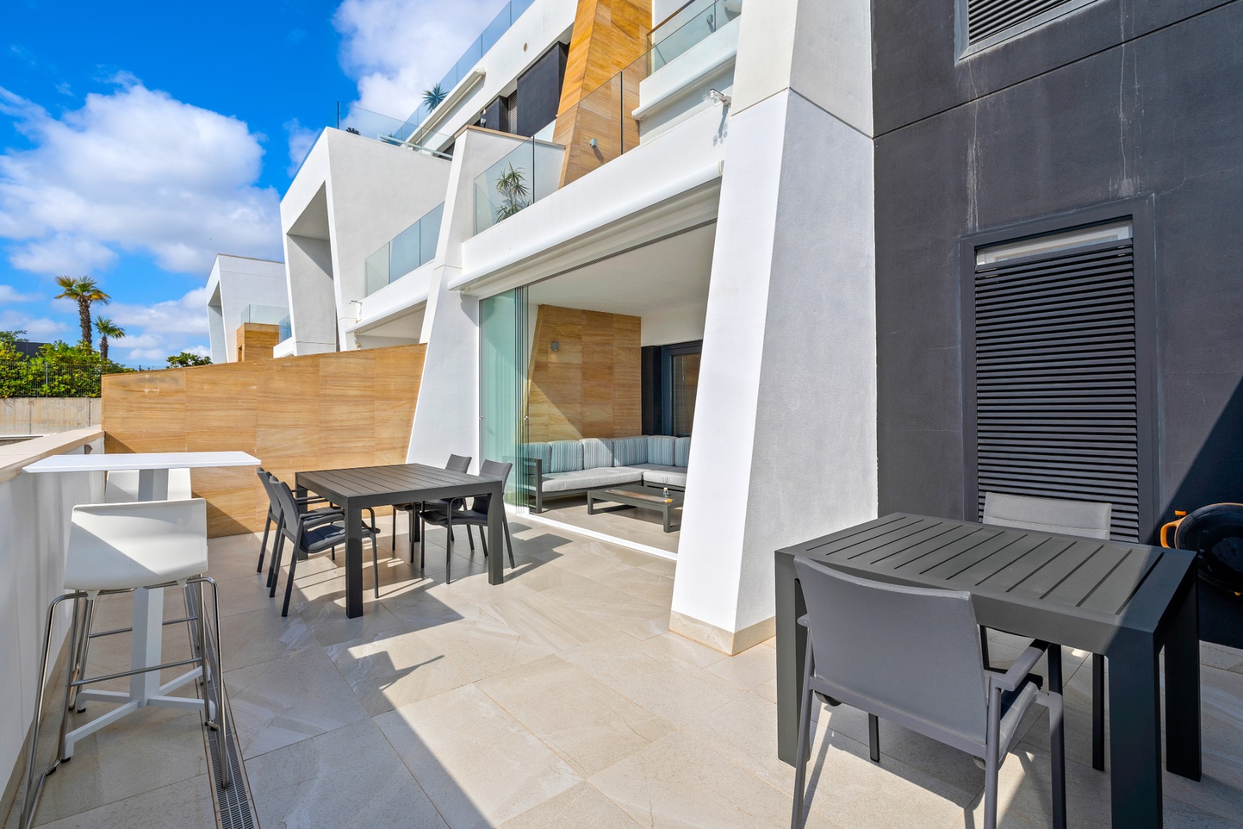 For Sale - 2 Bedroom 2 Bathroom Apartment - Top Floor Apartment in Villamartin - Villamartin  - Alicante