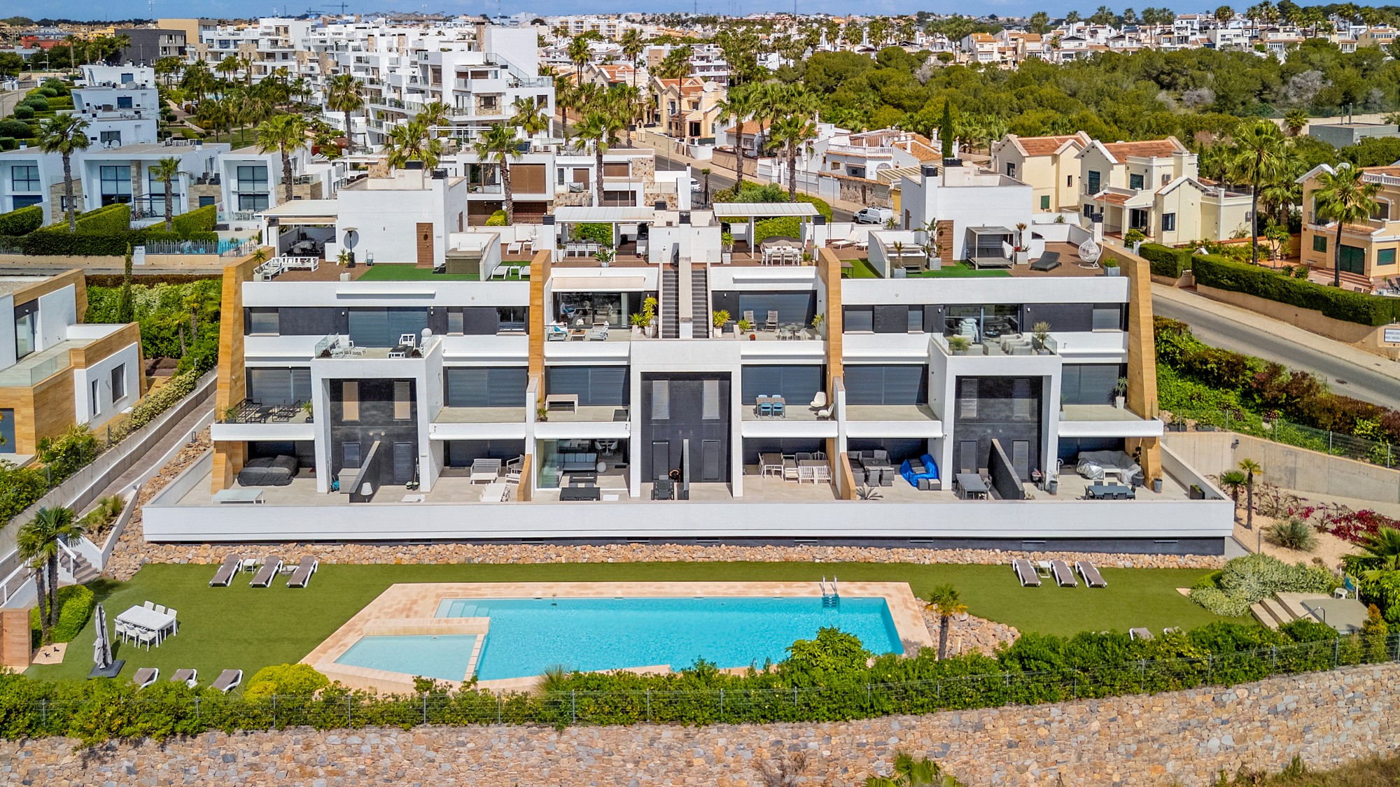 For Sale - 2 Bedroom 2 Bathroom Apartment - Top Floor Apartment in Villamartin - Villamartin  - Alicante