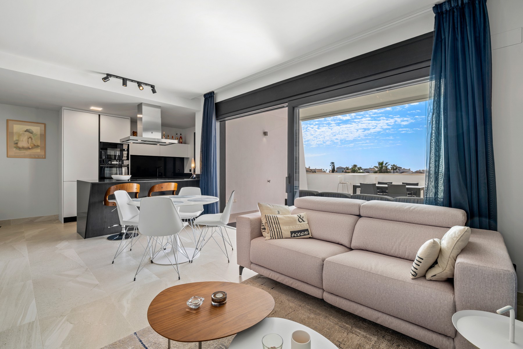 For Sale - 2 Bedroom 2 Bathroom Apartment - Top Floor Apartment in Villamartin - Villamartin  - Alicante
