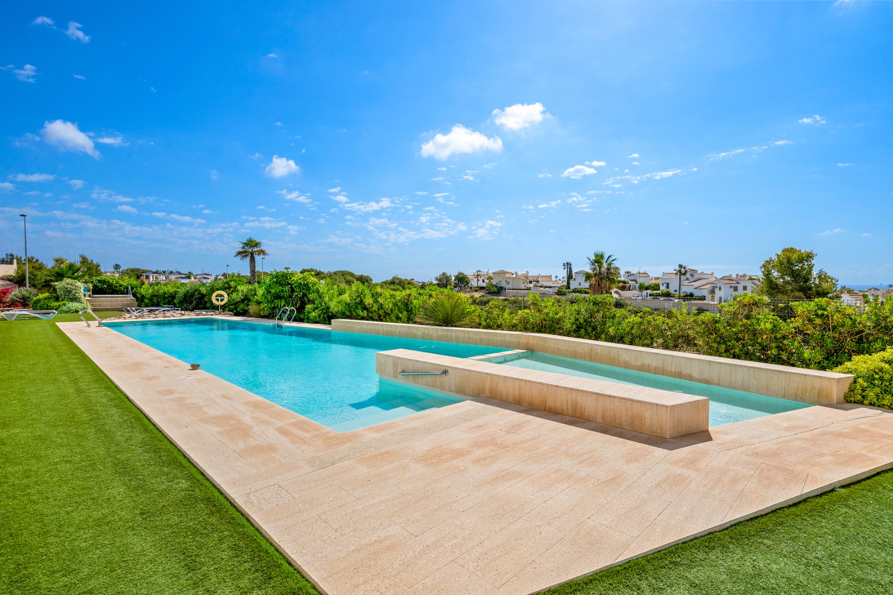 For Sale - 2 Bedroom 2 Bathroom Apartment - Top Floor Apartment in Villamartin - Villamartin  - Alicante