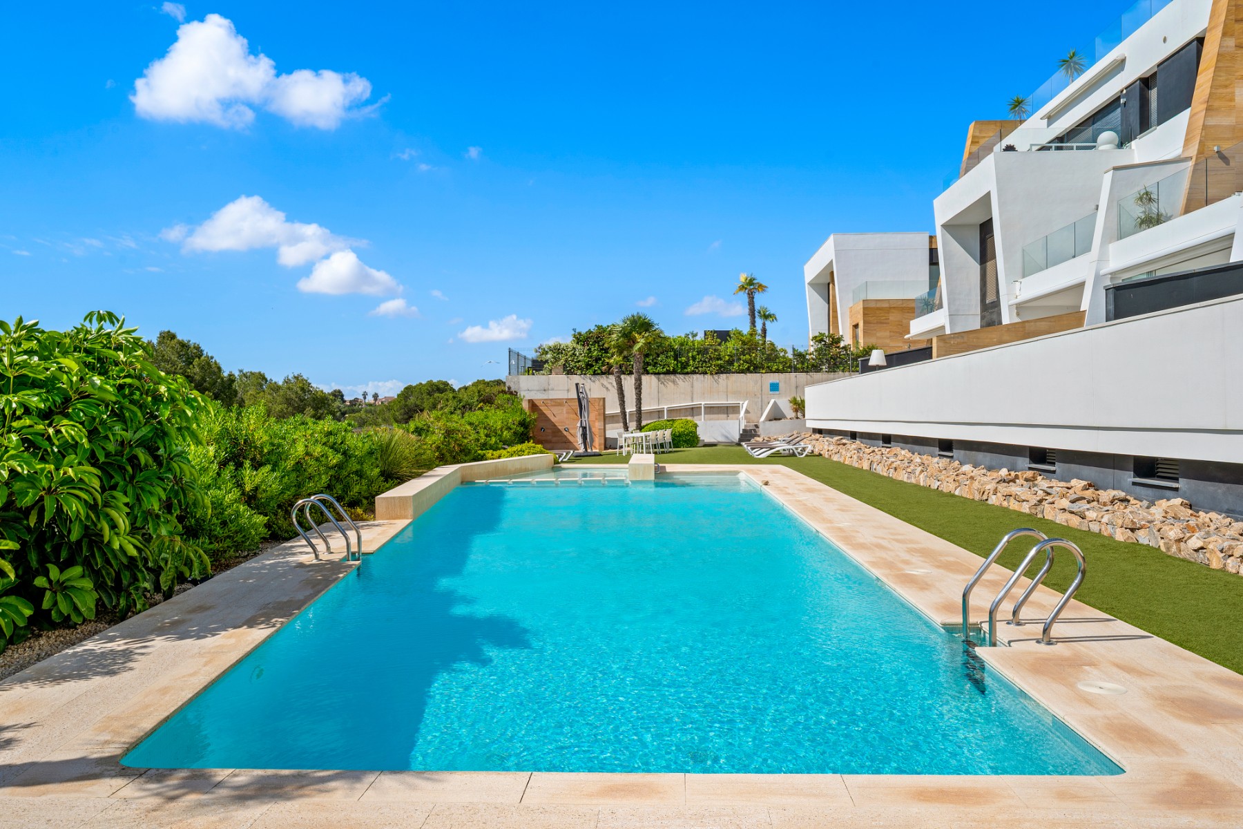 For Sale - 2 Bedroom 2 Bathroom Apartment - Top Floor Apartment in Villamartin - Villamartin  - Alicante