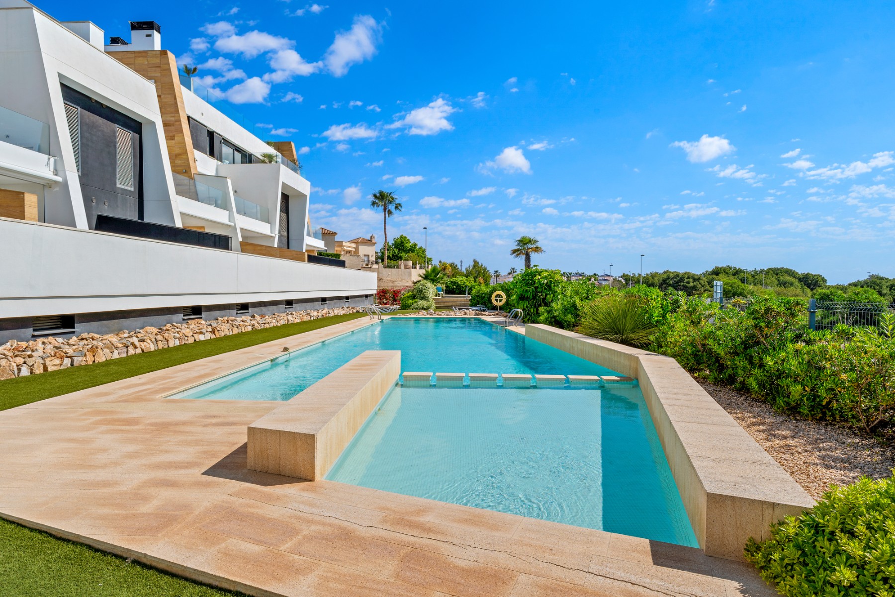 For Sale - 2 Bedroom 2 Bathroom Apartment - Top Floor Apartment in Villamartin - Villamartin  - Alicante