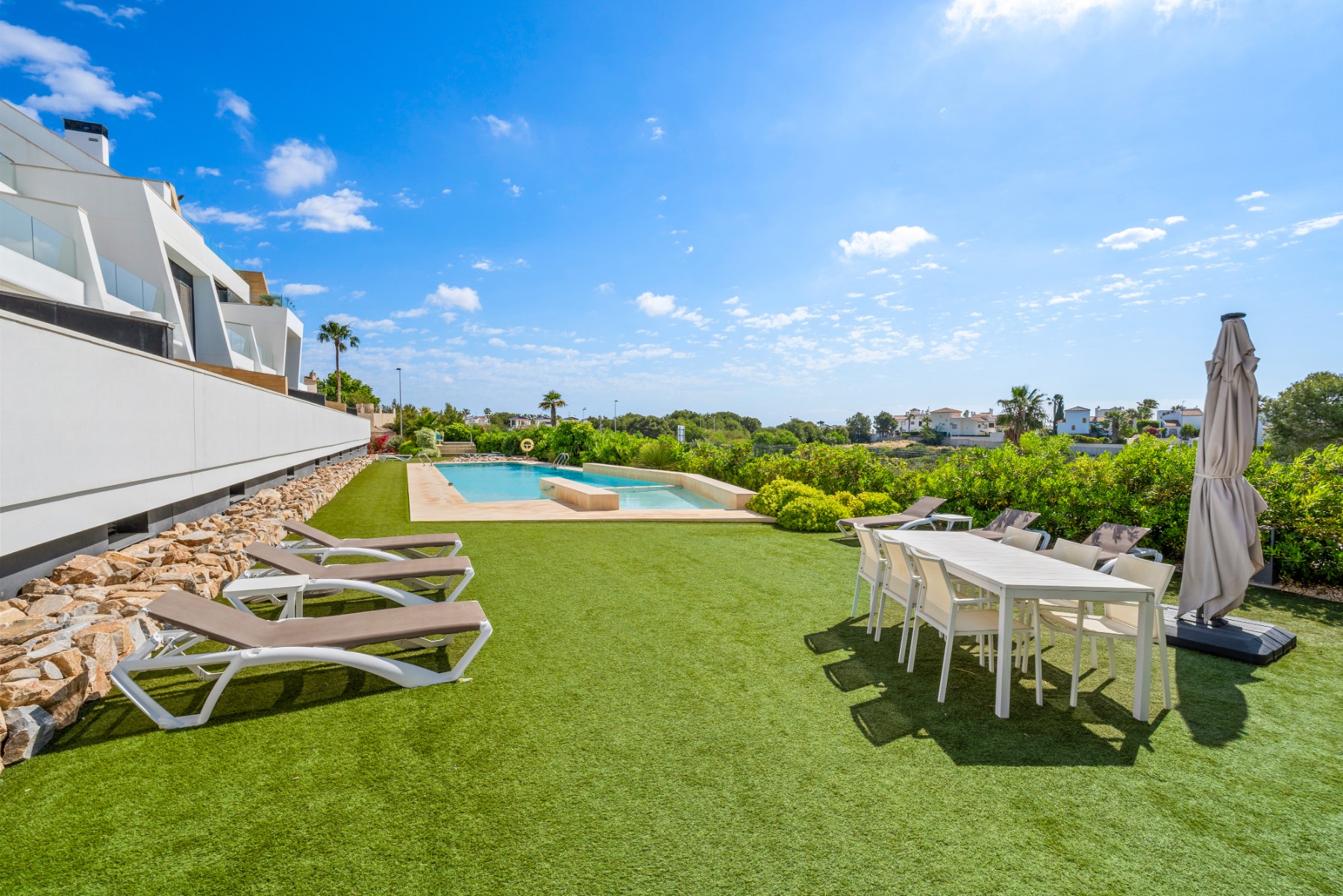 For Sale - 2 Bedroom 2 Bathroom Apartment - Top Floor Apartment in Villamartin - Villamartin  - Alicante
