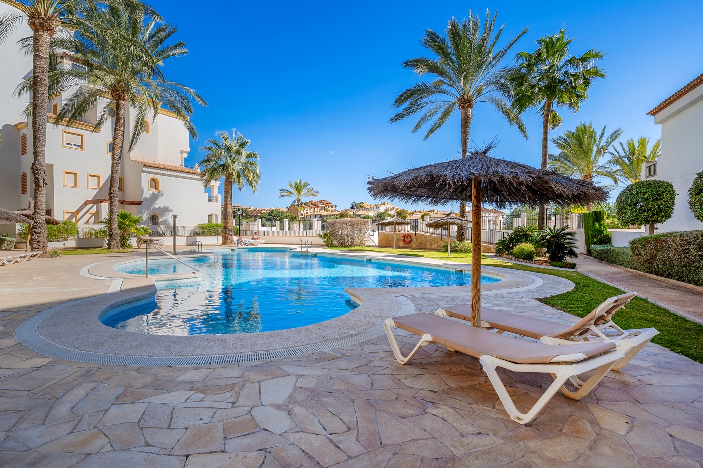 For Sale - 3 Bedroom 2 Bathroom Apartment - Top Floor Apartment in Altea - Mascarat  - Alicante