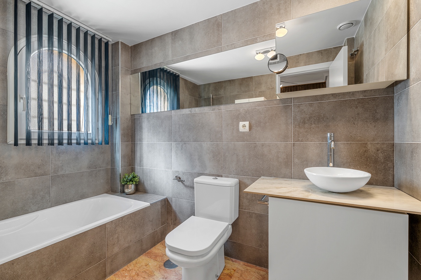 For Sale - 3 Bedroom 2 Bathroom Apartment - Top Floor Apartment in Altea - Mascarat  - Alicante