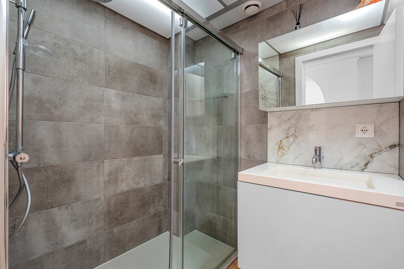 For Sale - 3 Bedroom 2 Bathroom Apartment - Top Floor Apartment in Altea - Mascarat  - Alicante