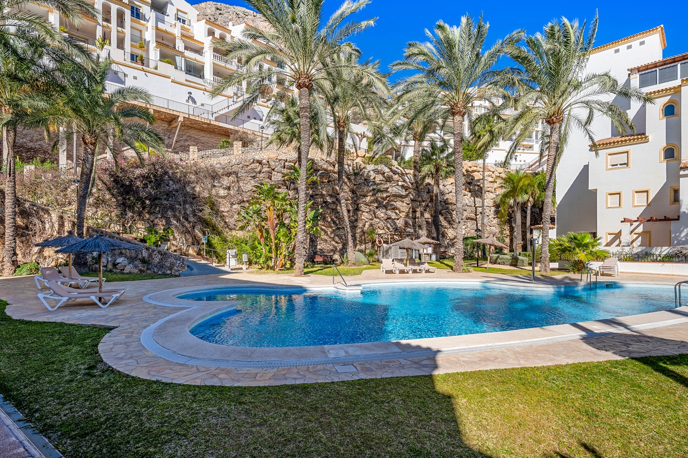 For Sale - 3 Bedroom 2 Bathroom Apartment - Top Floor Apartment in Altea - Mascarat  - Alicante