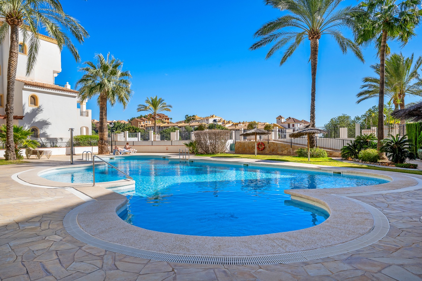 For Sale - 3 Bedroom 2 Bathroom Apartment - Top Floor Apartment in Altea - Mascarat  - Alicante