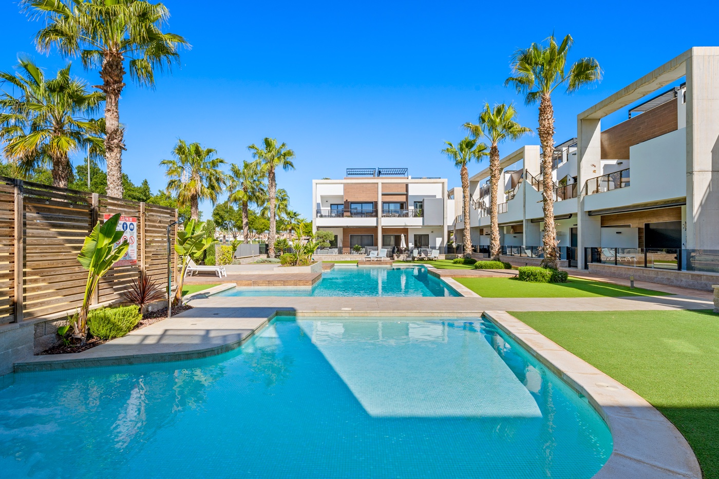 For Sale - 2 Bedroom 2 Bathroom Apartment - Top Floor Apartment in Guardamar del Segura - El Raso  - Alicante