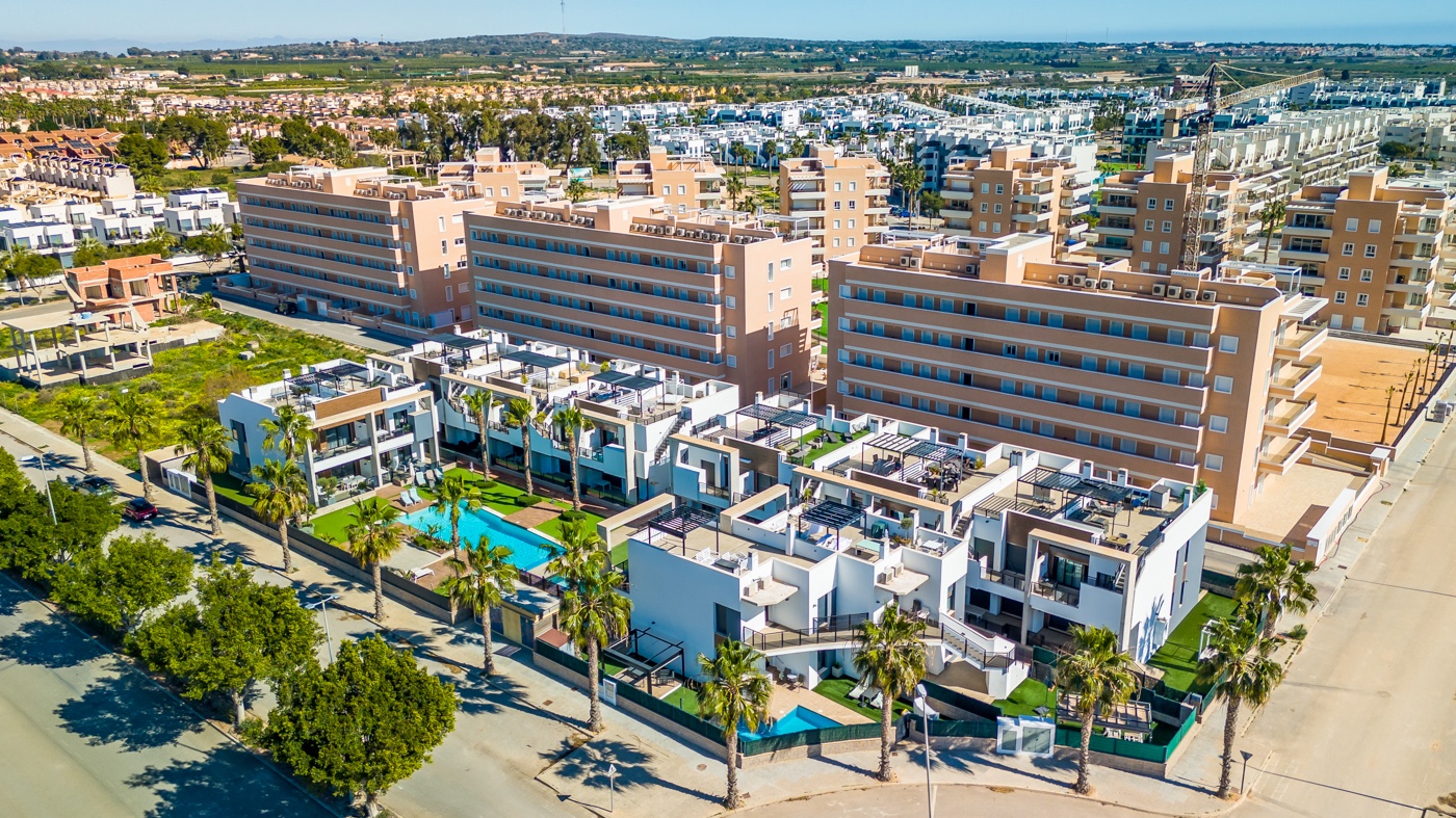 For Sale - 2 Bedroom 2 Bathroom Apartment - Top Floor Apartment in Guardamar del Segura - El Raso  - Alicante