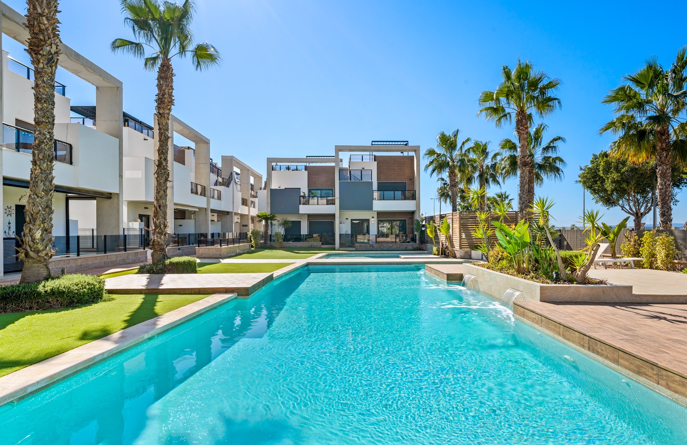 For Sale - 2 Bedroom 2 Bathroom Apartment - Top Floor Apartment in Guardamar del Segura - El Raso  - Alicante