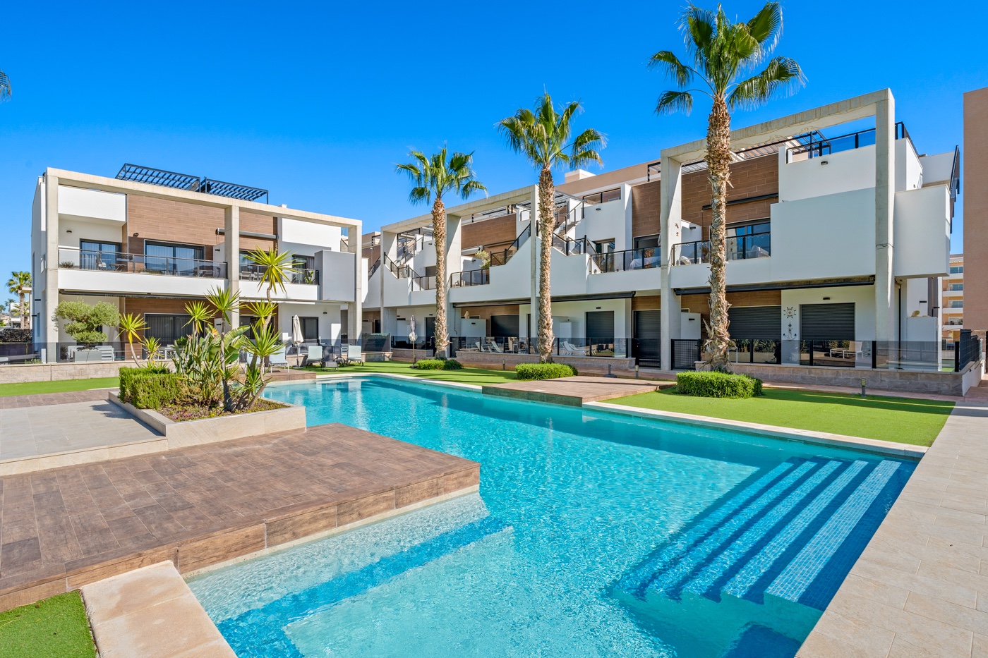 For Sale - 2 Bedroom 2 Bathroom Apartment - Top Floor Apartment in Guardamar del Segura - El Raso  - Alicante
