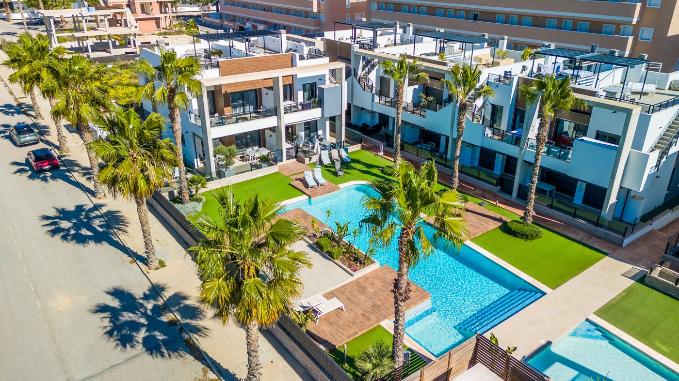For Sale - 2 Bedroom 2 Bathroom Apartment - Top Floor Apartment in Guardamar del Segura - El Raso  - Alicante