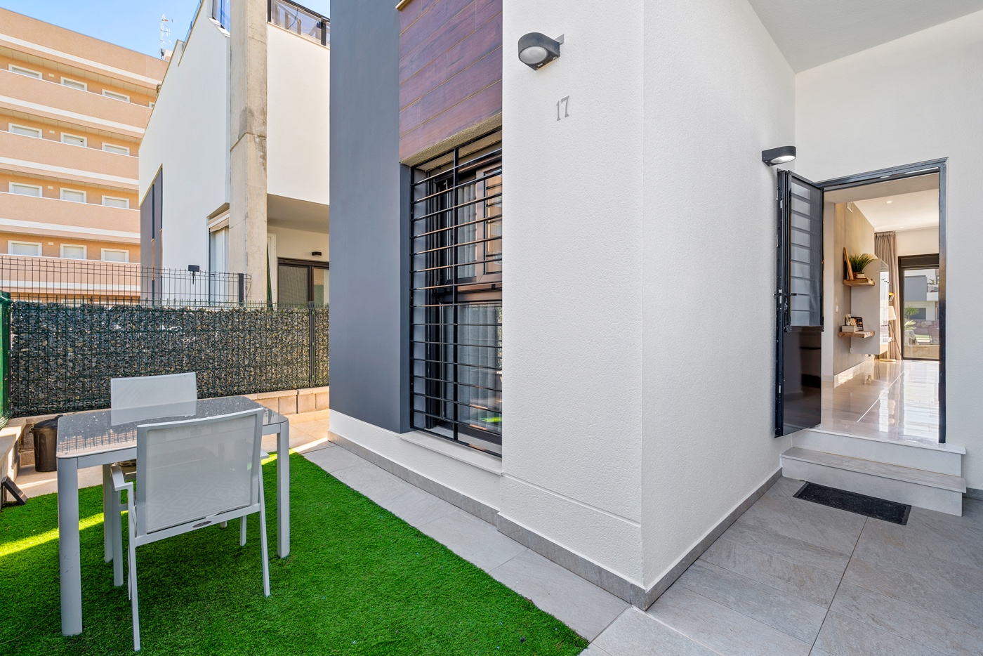 For Sale - 2 Bedroom 2 Bathroom Apartment - Top Floor Apartment in Guardamar del Segura - El Raso  - Alicante