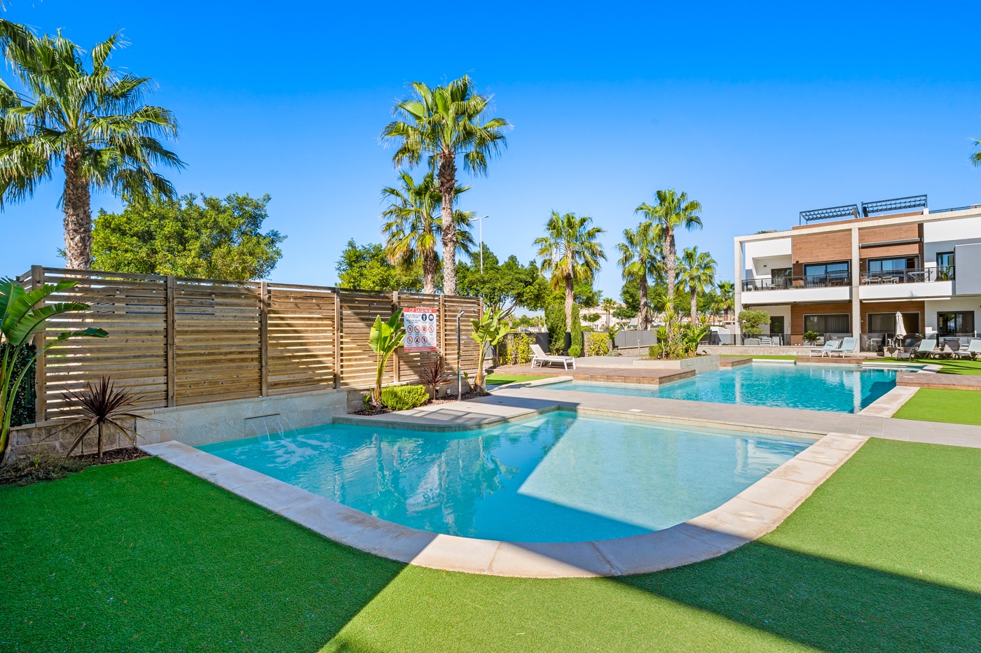 For Sale - 2 Bedroom 2 Bathroom Apartment - Top Floor Apartment in Guardamar del Segura - El Raso  - Alicante