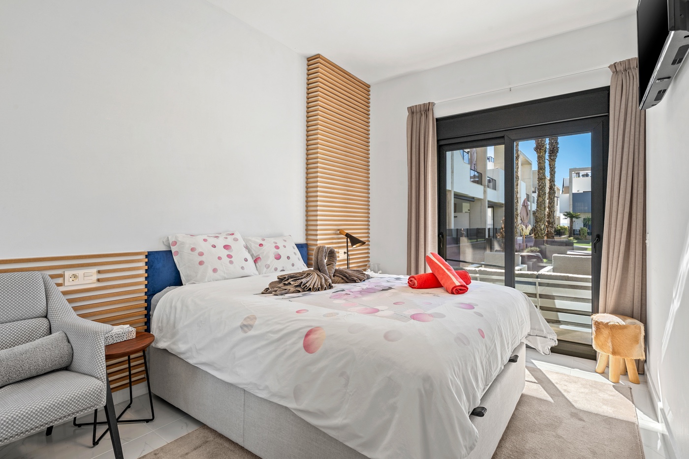 For Sale - 2 Bedroom 2 Bathroom Apartment - Top Floor Apartment in Guardamar del Segura - El Raso  - Alicante