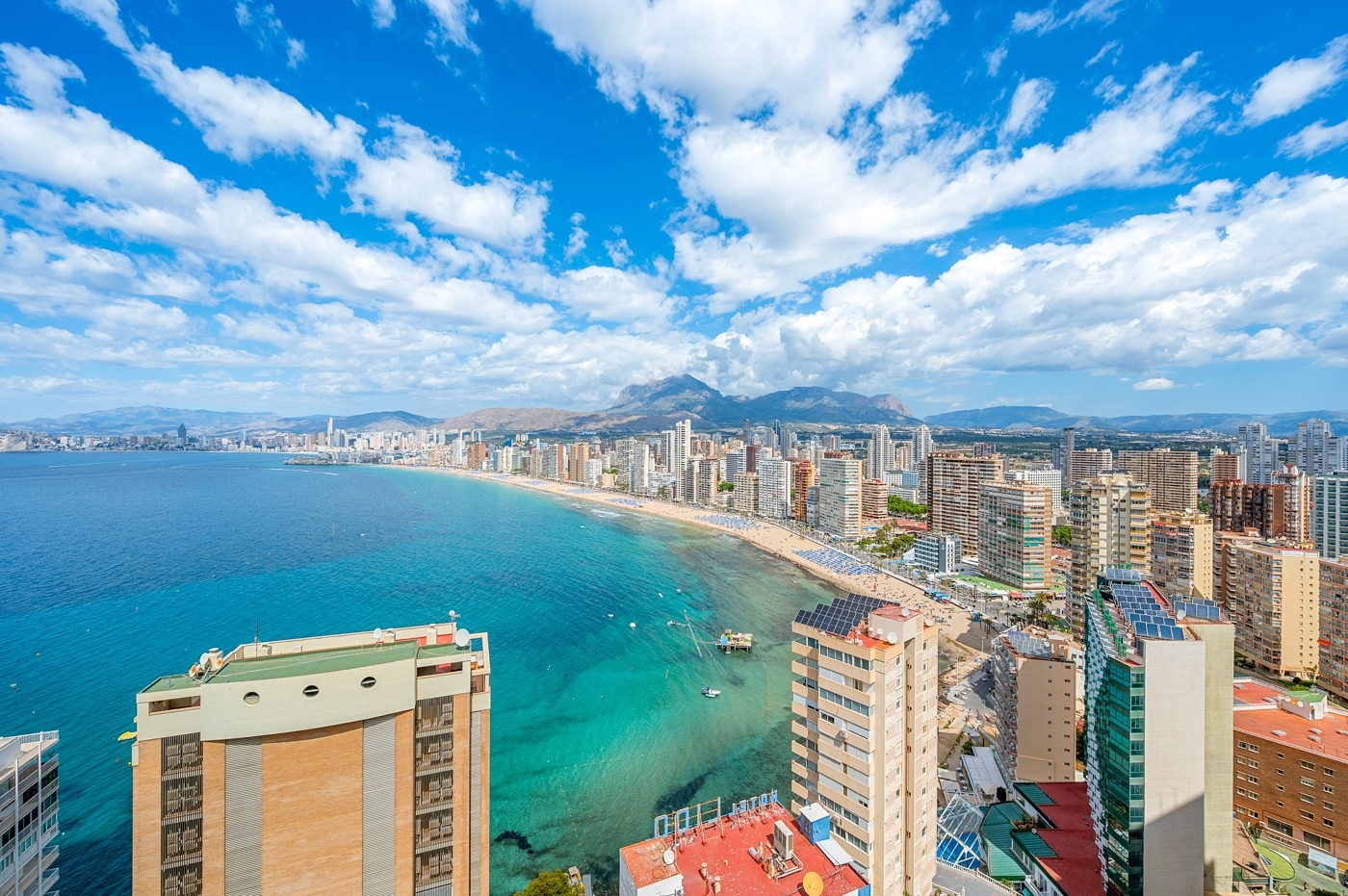 6 Bedroom 3 Bathroom Apartment - Top Floor Apartment in Benidorm
