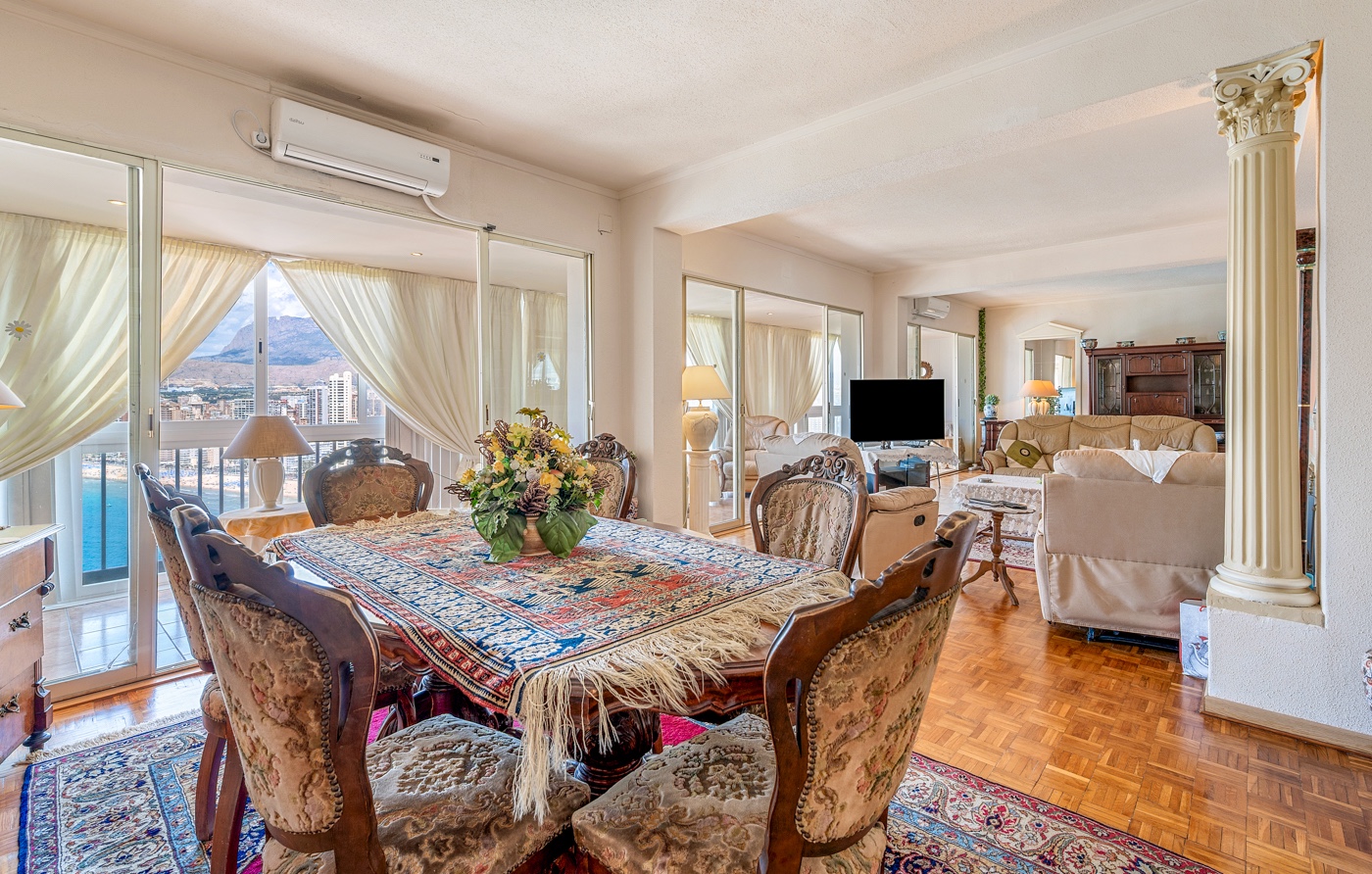 For Sale - 6 Bedroom 3 Bathroom Apartment - Top Floor Apartment in Benidorm - Levante  - Alicante