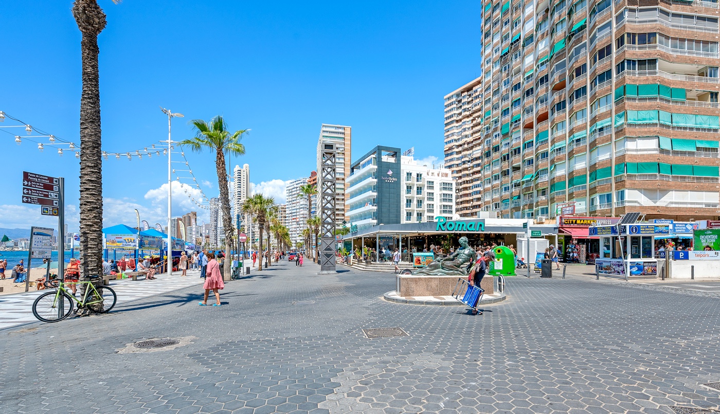 For Sale - 6 Bedroom 3 Bathroom Apartment - Top Floor Apartment in Benidorm - Levante  - Alicante