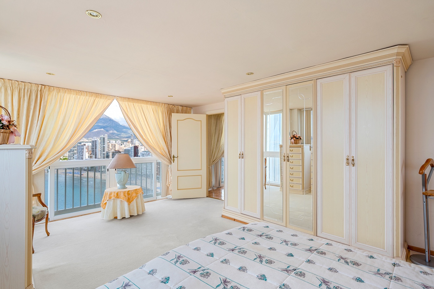 For Sale - 6 Bedroom 3 Bathroom Apartment - Top Floor Apartment in Benidorm - Levante  - Alicante