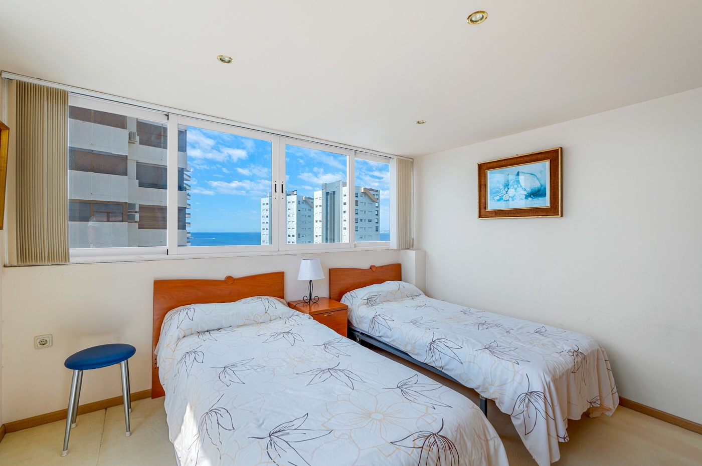 For Sale - 6 Bedroom 3 Bathroom Apartment - Top Floor Apartment in Benidorm - Levante  - Alicante