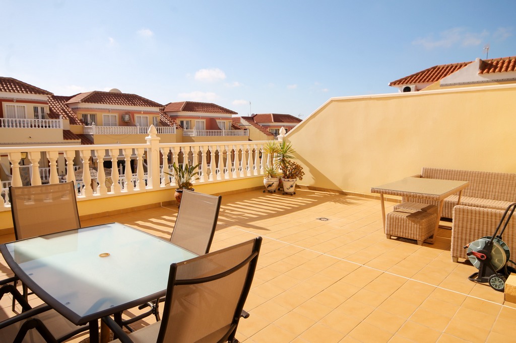 Sold - Well presented 2 bed apartment with large front and rear patios. -  - Alicante