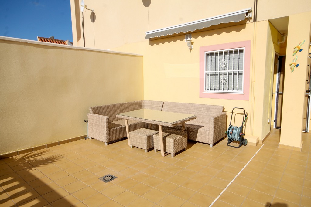 Sold - Well presented 2 bed apartment with large front and rear patios. -  - Alicante
