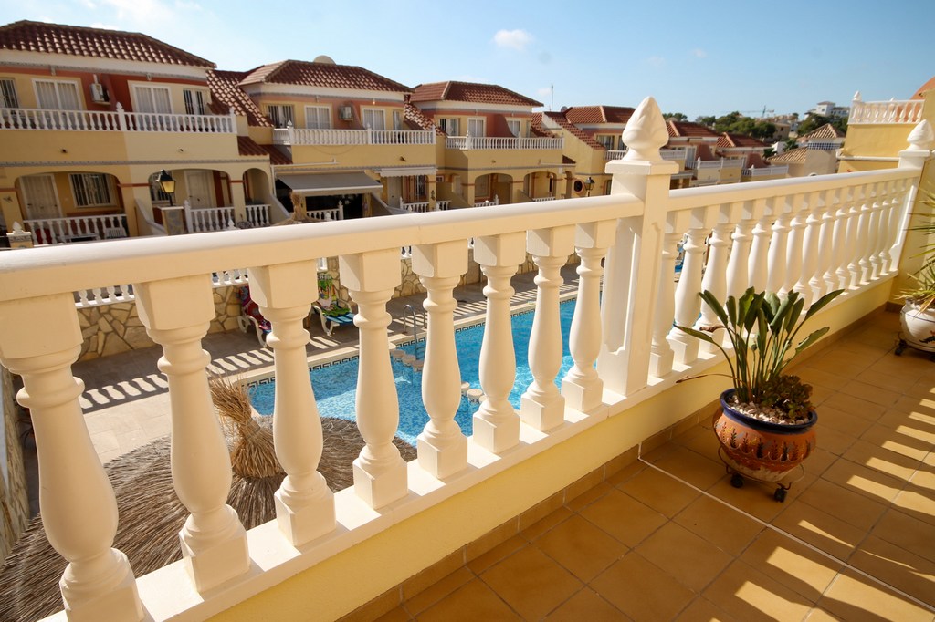 Sold - Well presented 2 bed apartment with large front and rear patios. -  - Alicante