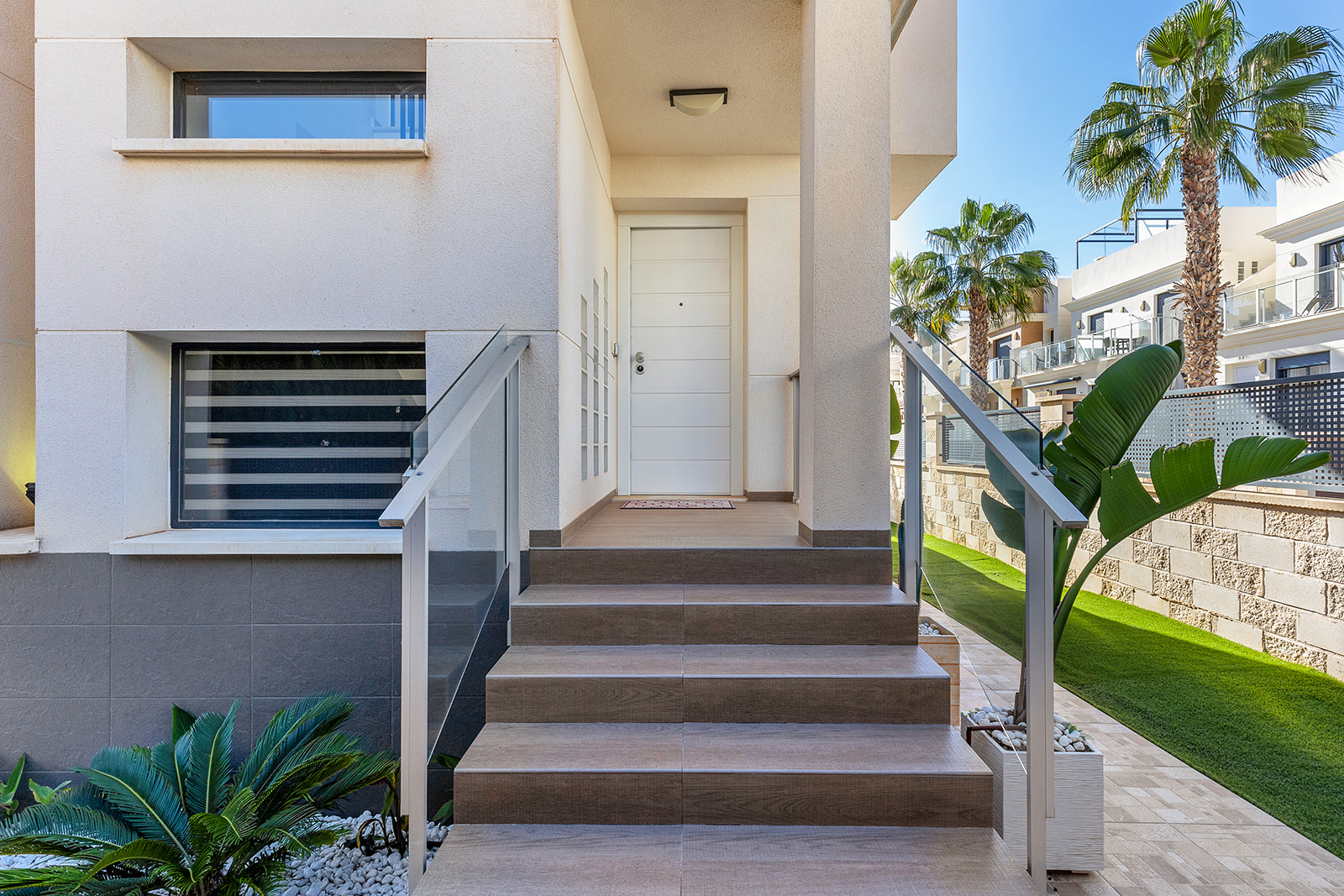 For Sale - 5 Bedroom 4 Bathroom Villa in Orihuela Costa - La Zenia  - Alicante