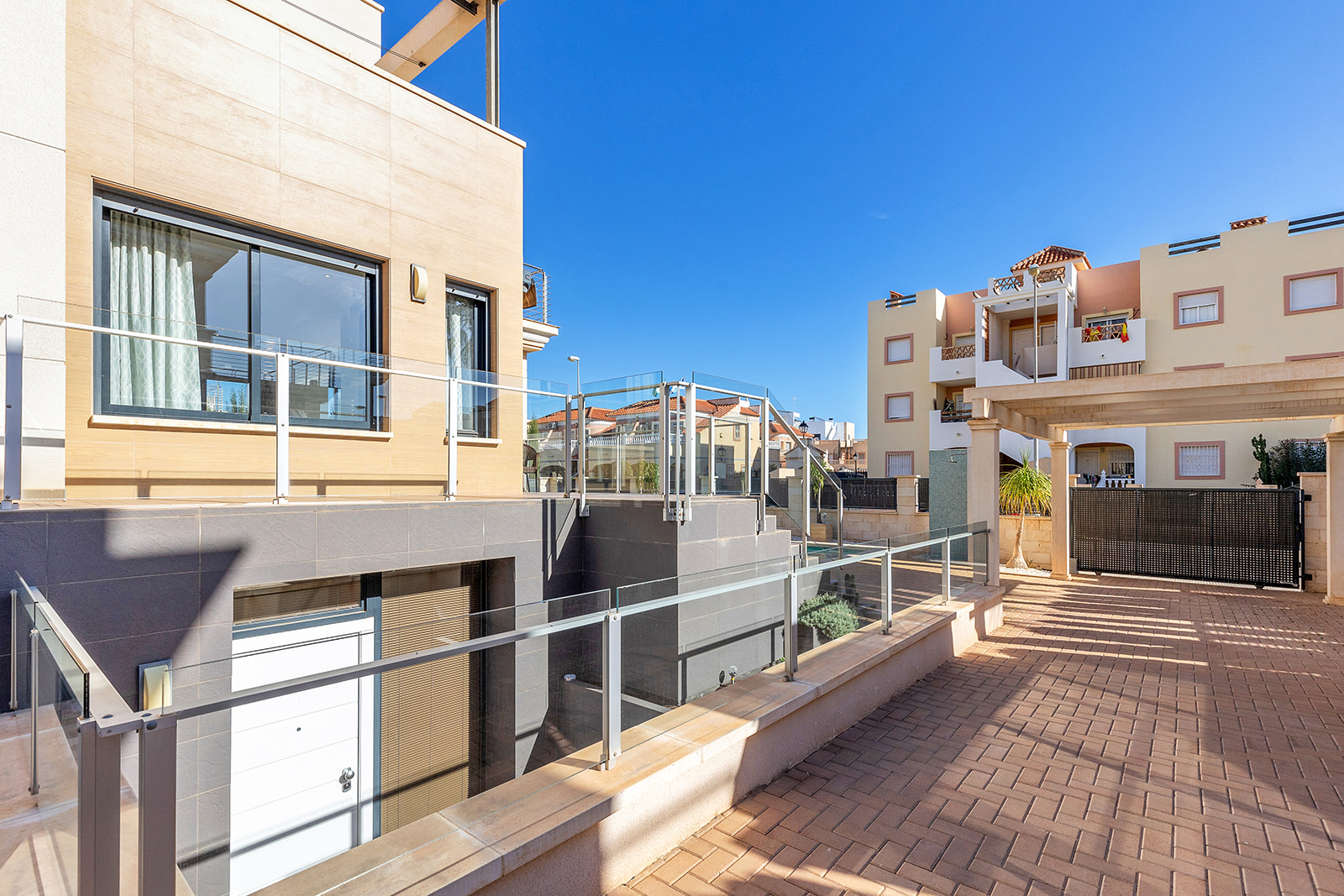 For Sale - 5 Bedroom 4 Bathroom Villa in Orihuela Costa - La Zenia  - Alicante