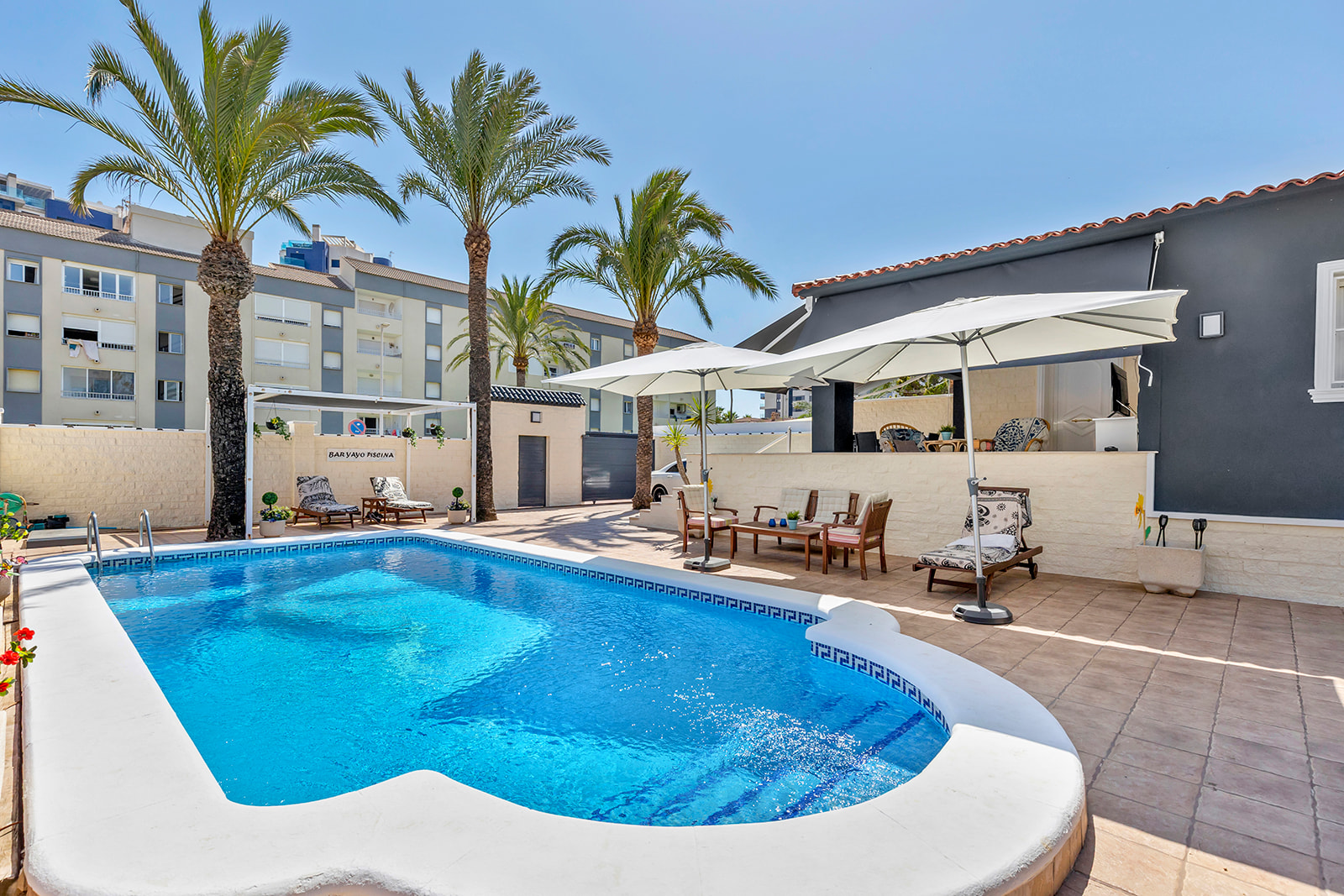 For Sale - 4 Bedroom 2 Bathroom Villa in Torrevieja - Rocio del Mar  - Alicante