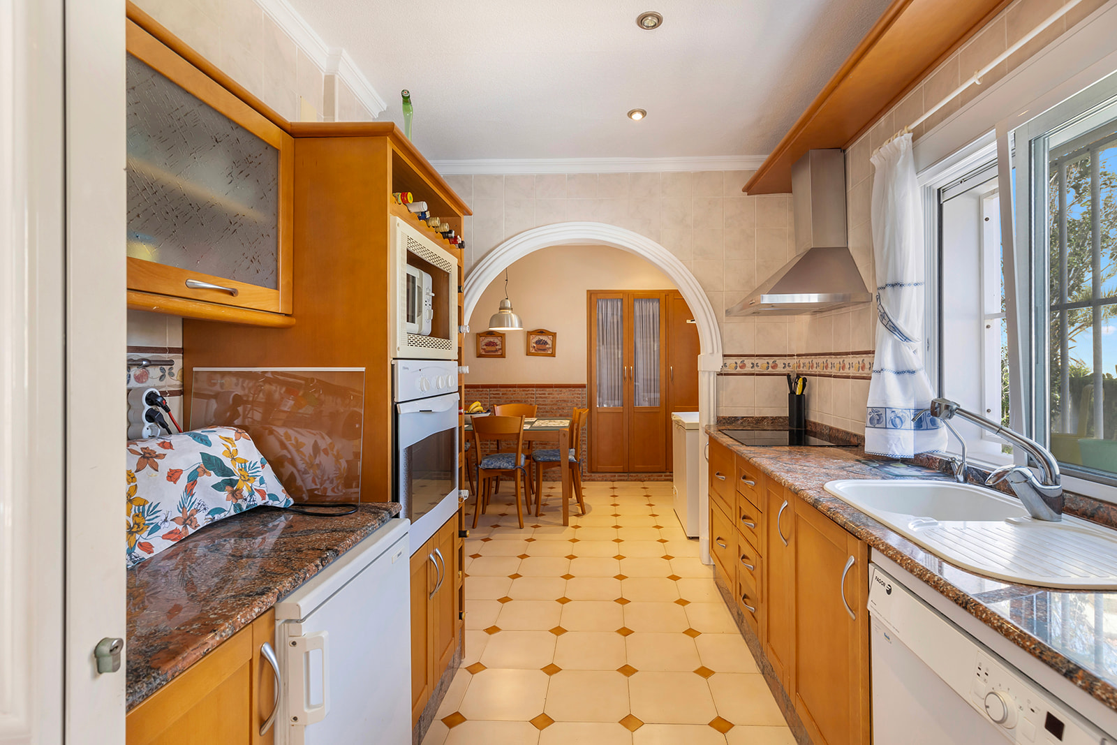 For Sale - 4 Bedroom 2 Bathroom Villa in Torrevieja - Rocio del Mar  - Alicante