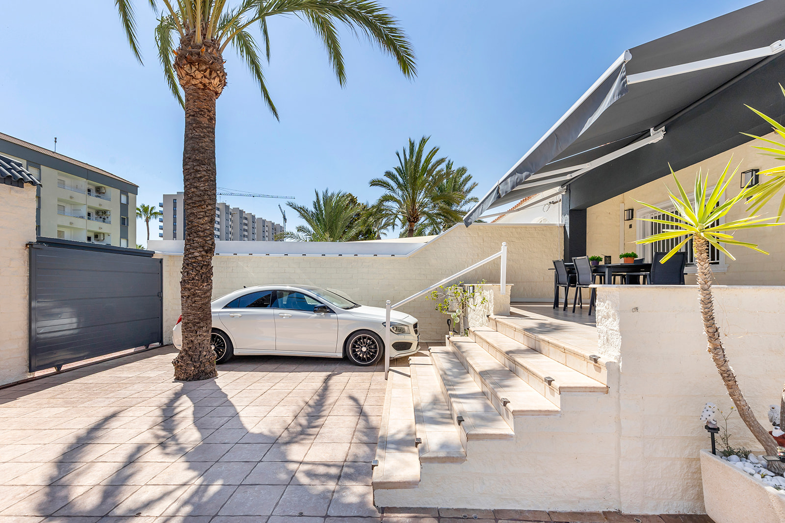 For Sale - 4 Bedroom 2 Bathroom Villa in Torrevieja - Rocio del Mar  - Alicante