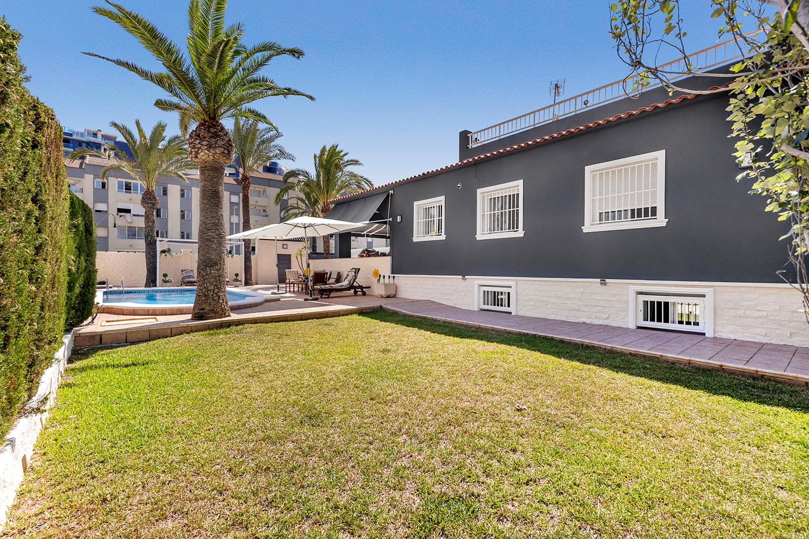 For Sale - 4 Bedroom 2 Bathroom Villa in Torrevieja - Rocio del Mar  - Alicante