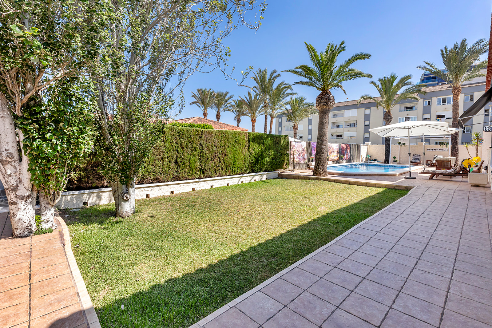 For Sale - 4 Bedroom 2 Bathroom Villa in Torrevieja - Rocio del Mar  - Alicante