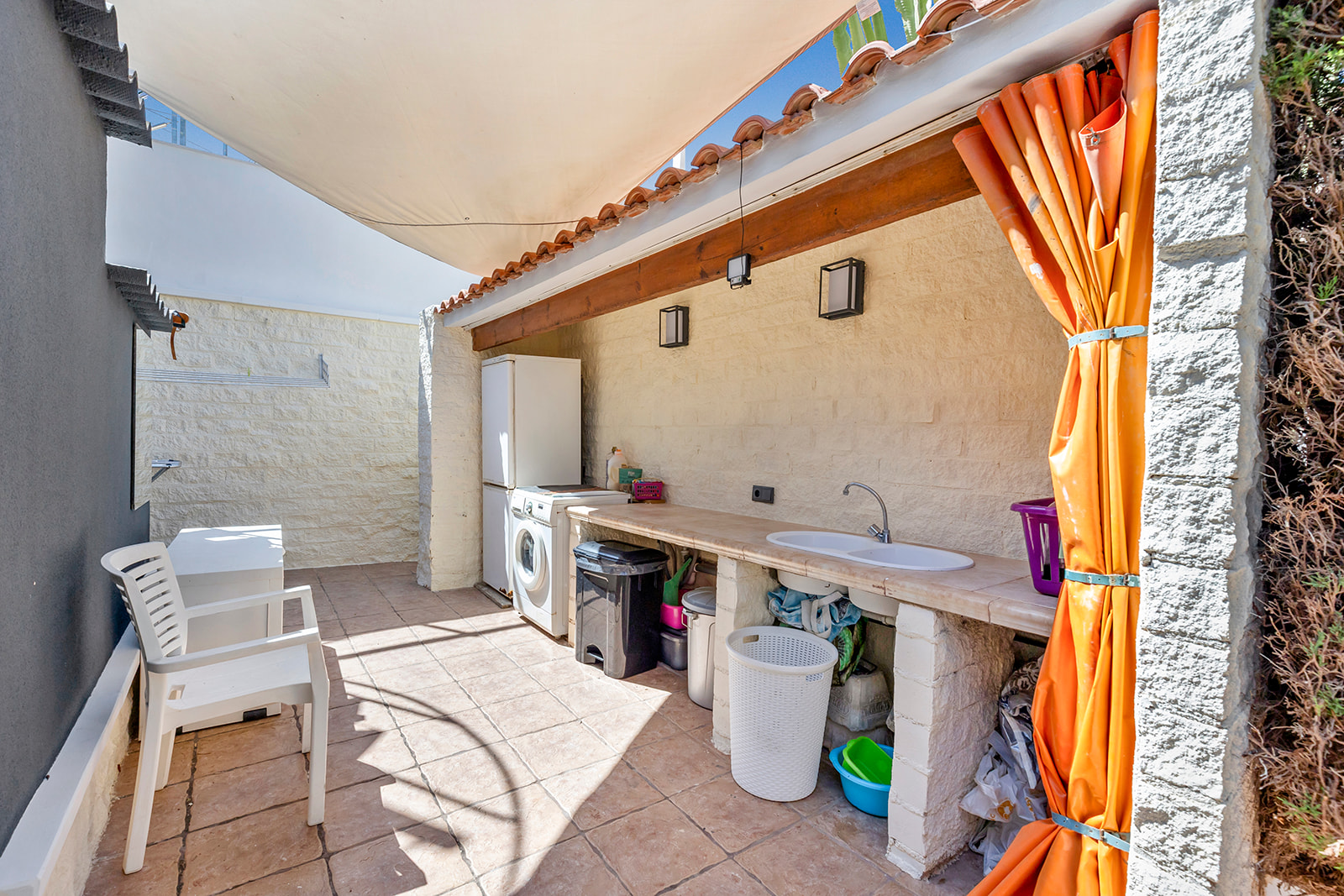 For Sale - 4 Bedroom 2 Bathroom Villa in Torrevieja - Rocio del Mar  - Alicante
