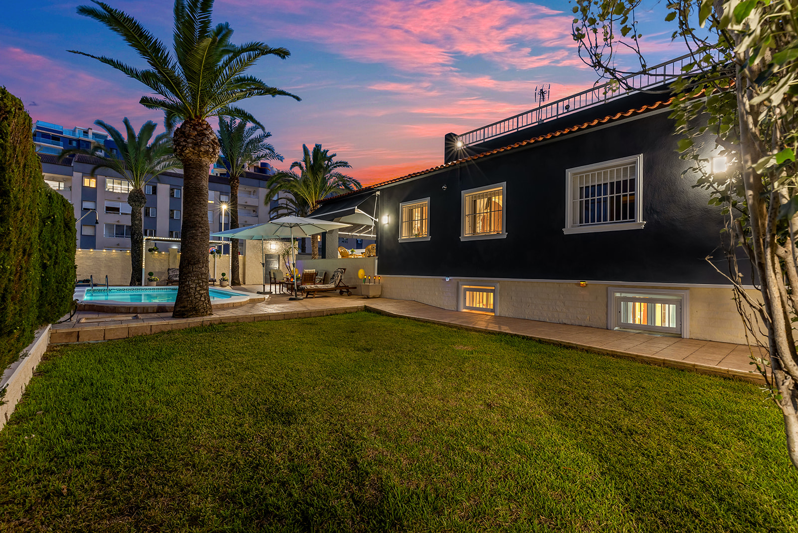 For Sale - 4 Bedroom 2 Bathroom Villa in Torrevieja - Rocio del Mar  - Alicante