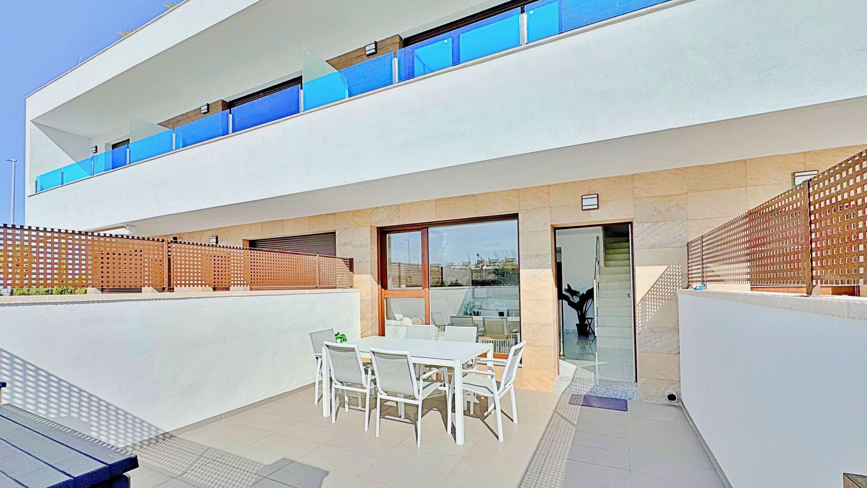 For Sale - 3 Bedroom 3 Bathroom Townhouse in Torrevieja - Los Balcones  - Alicante