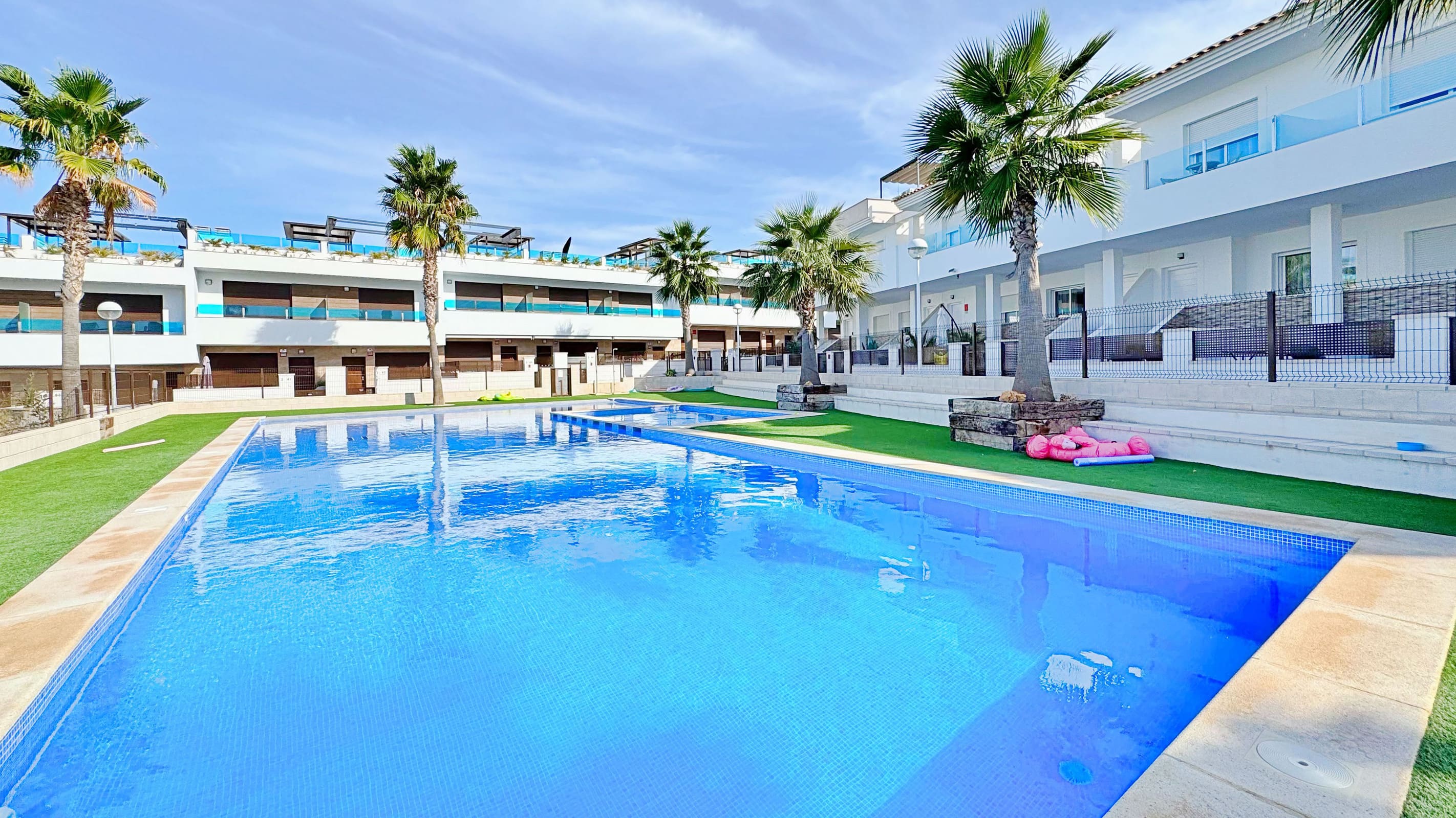 For Sale - 3 Bedroom 3 Bathroom Townhouse in Torrevieja - Los Balcones  - Alicante