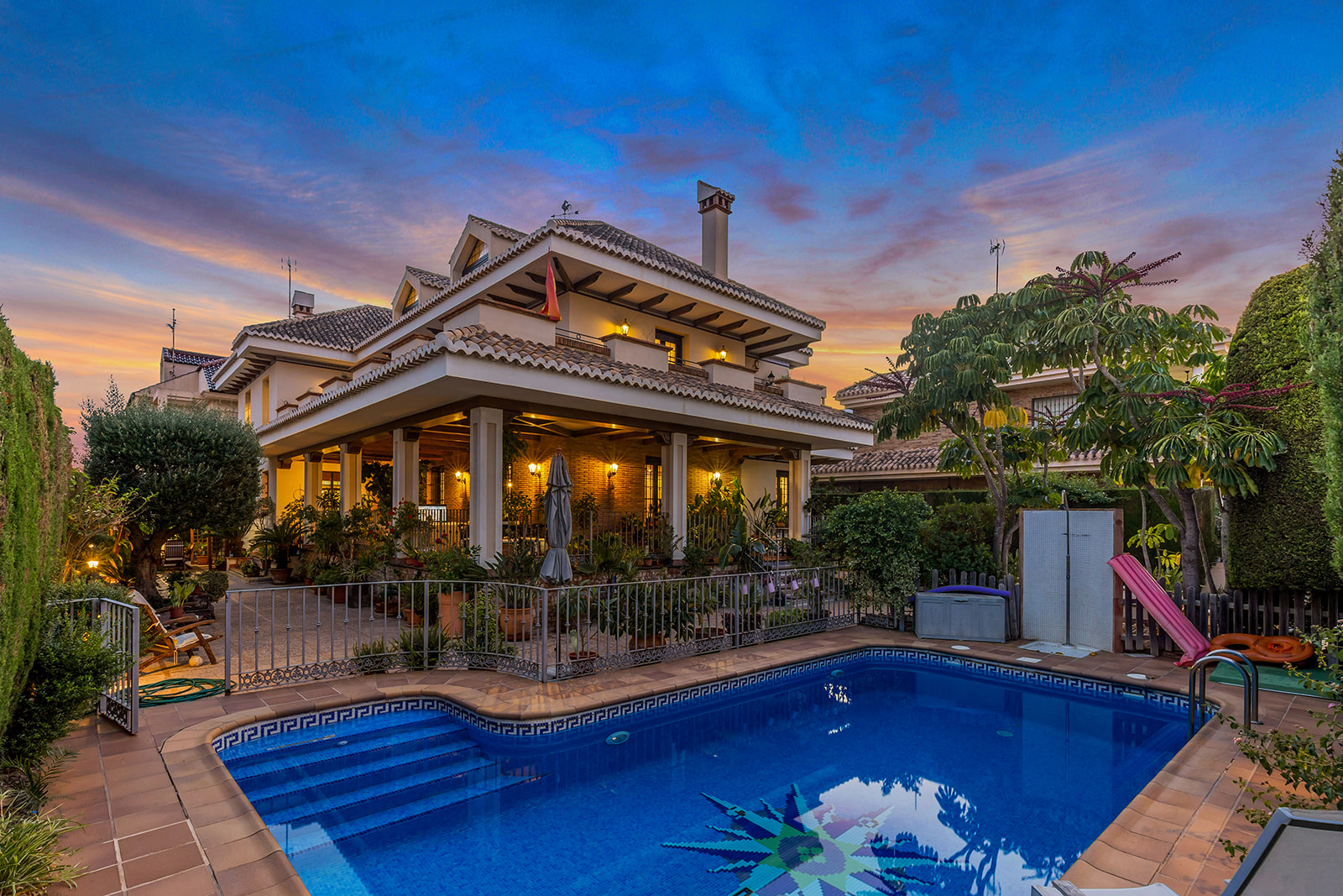 For Sale - 6 Bedroom 6 Bathroom Villa in Torrevieja - La Veleta  - Alicante