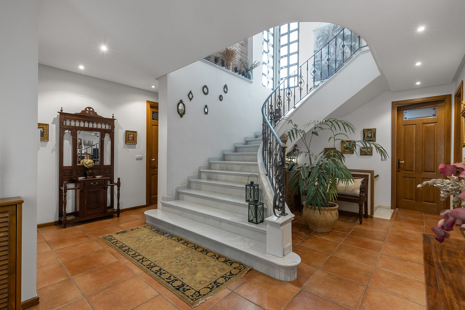 For Sale - 6 Bedroom 6 Bathroom Villa in Torrevieja - La Veleta  - Alicante