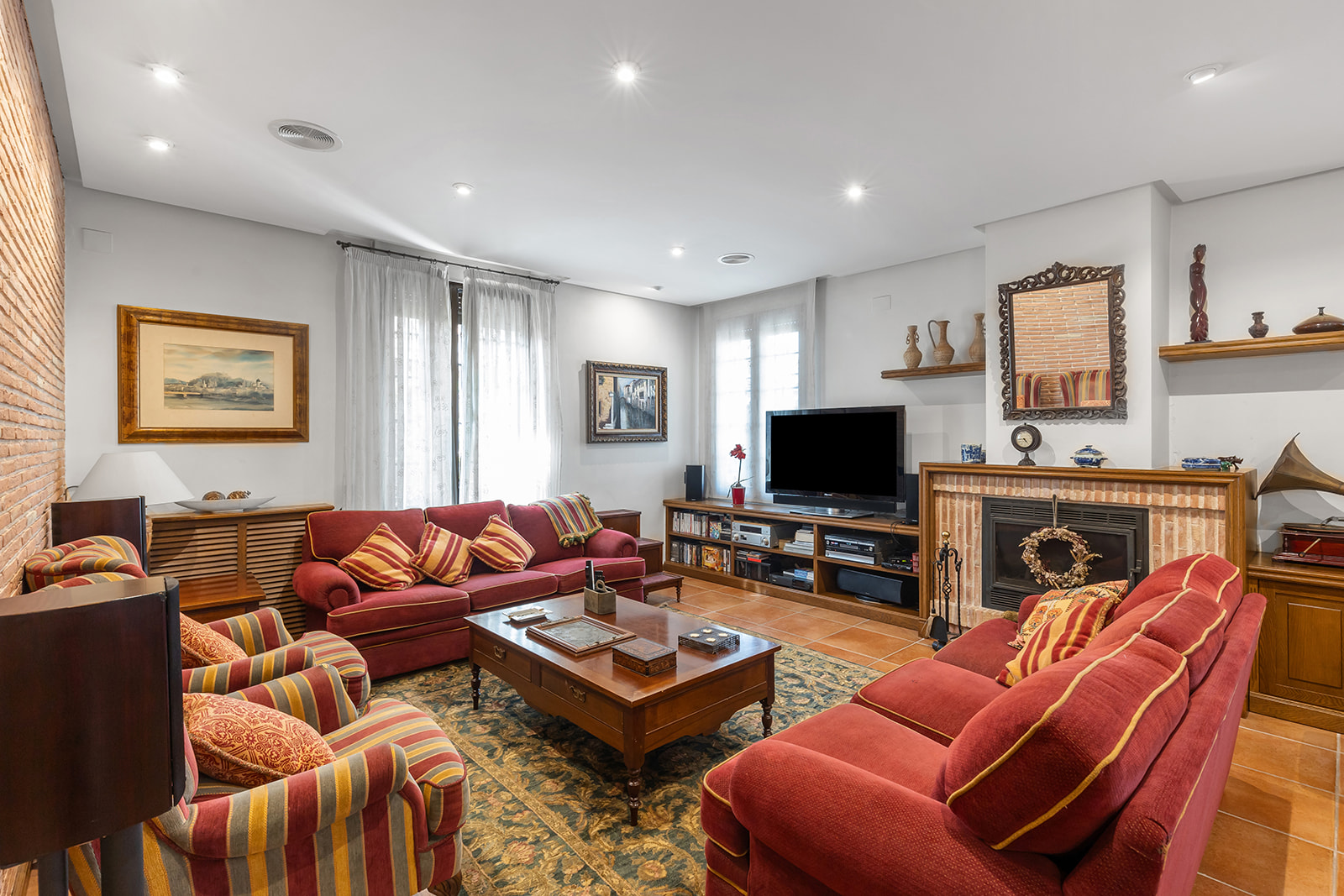 For Sale - 6 Bedroom 6 Bathroom Villa in Torrevieja - La Veleta  - Alicante