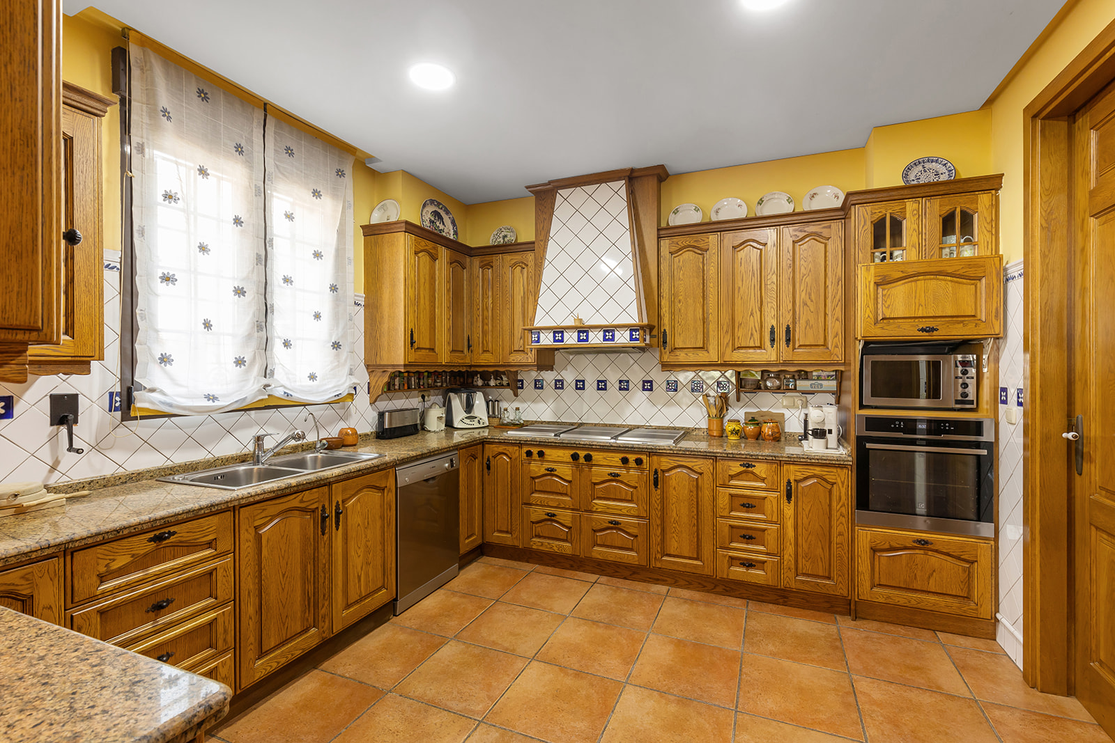 For Sale - 6 Bedroom 6 Bathroom Villa in Torrevieja - La Veleta  - Alicante