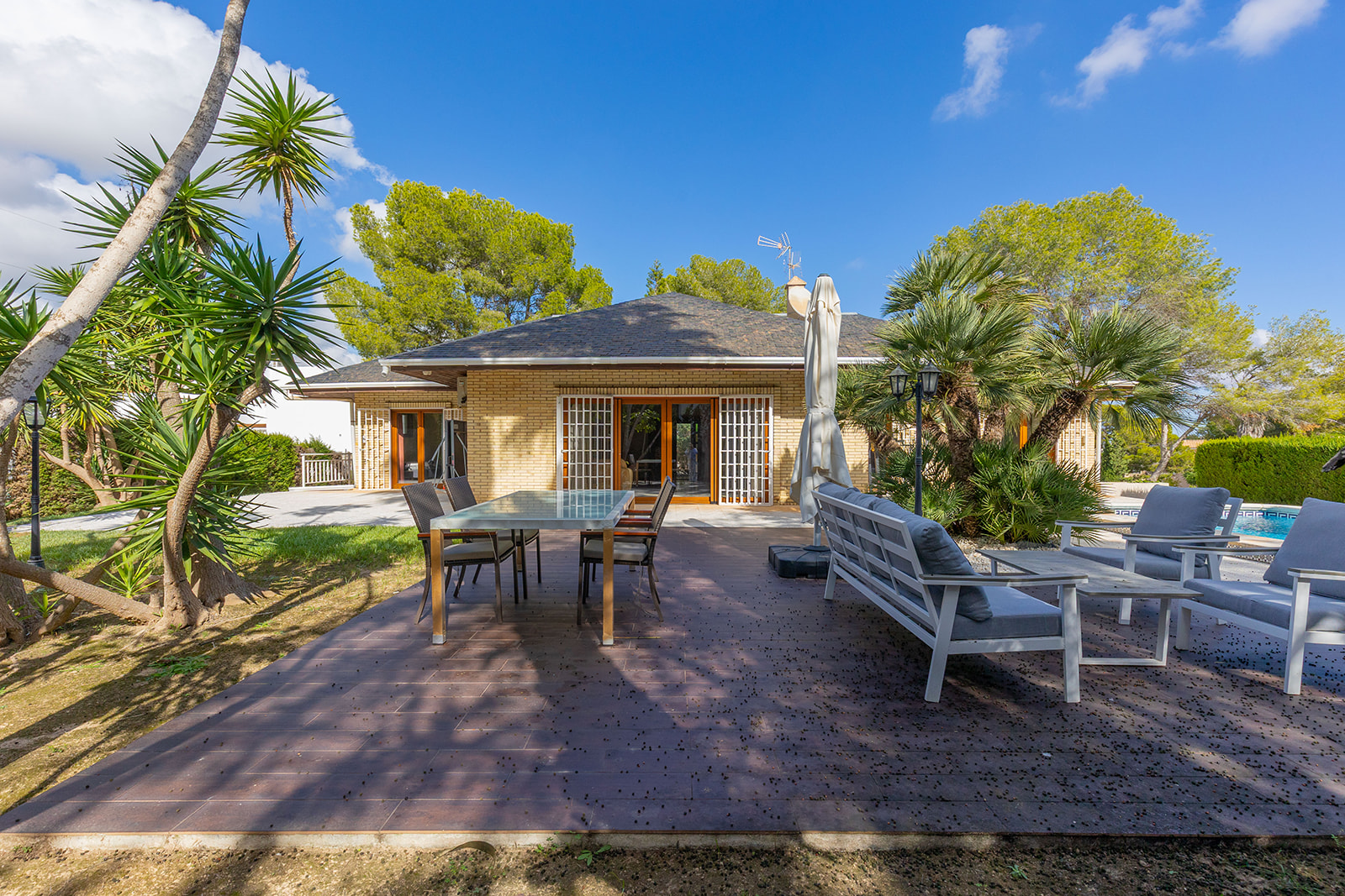 For Sale - 5 Bedroom 3 Bathroom Villa in Orihuela Costa - Las Filipinas  - Alicante