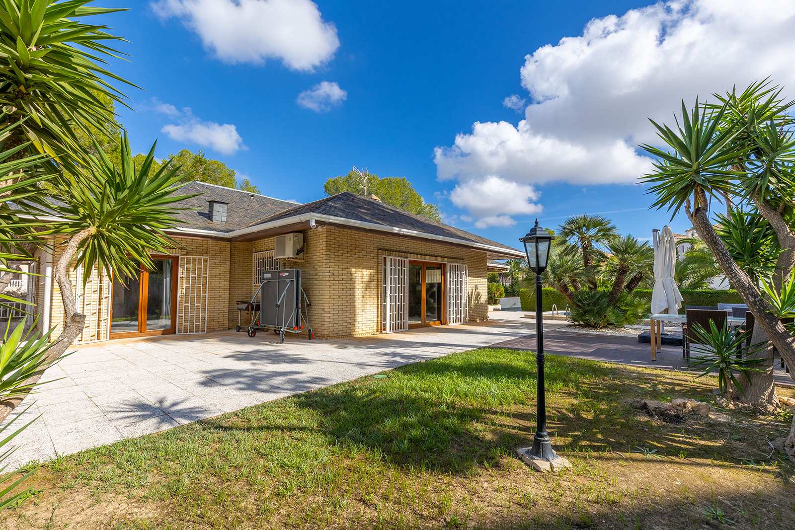 For Sale - 5 Bedroom 3 Bathroom Villa in Orihuela Costa - Las Filipinas  - Alicante