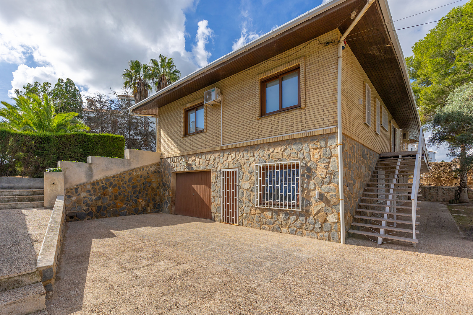 For Sale - 5 Bedroom 3 Bathroom Villa in Orihuela Costa - Las Filipinas  - Alicante