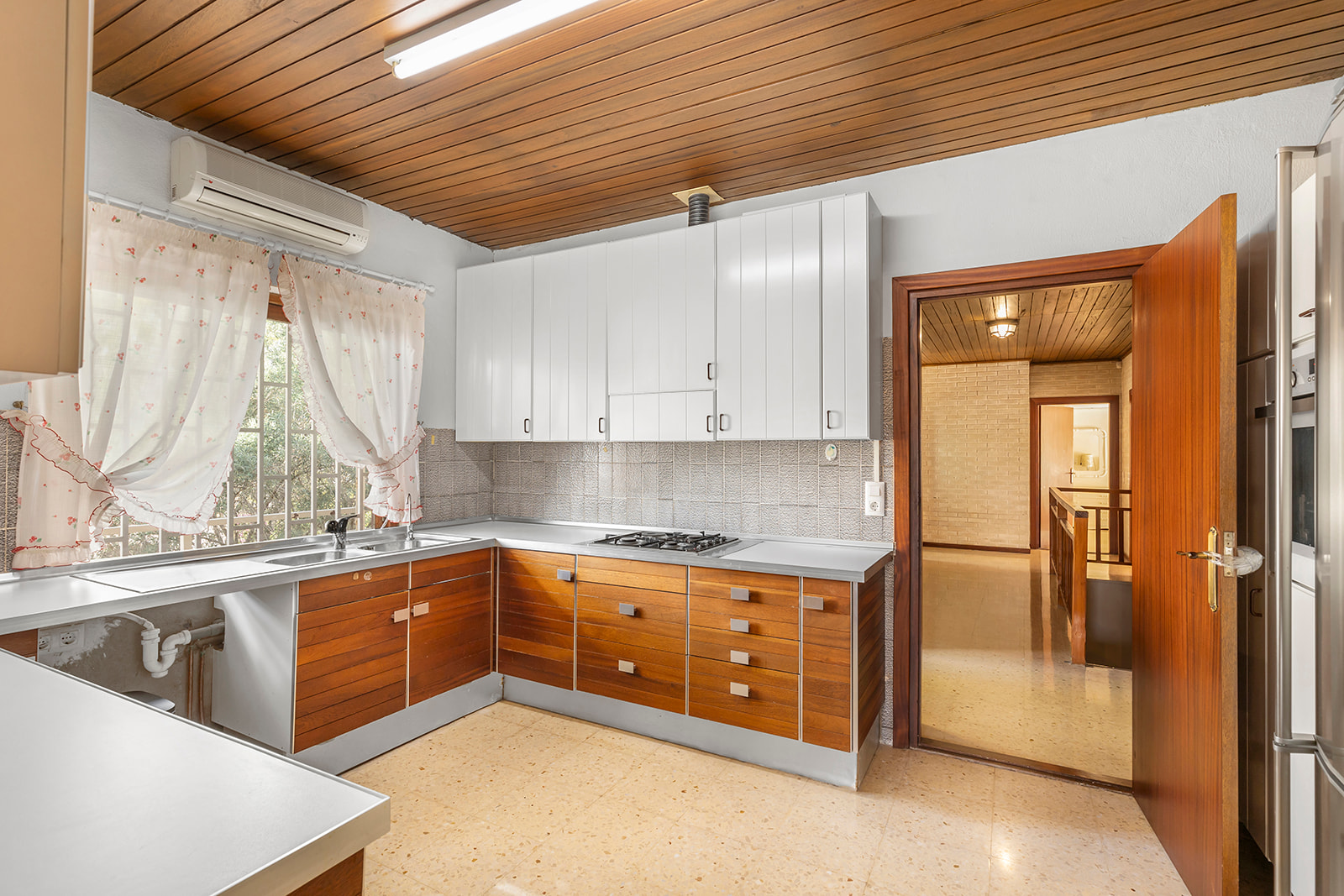 For Sale - 5 Bedroom 3 Bathroom Villa in Orihuela Costa - Las Filipinas  - Alicante