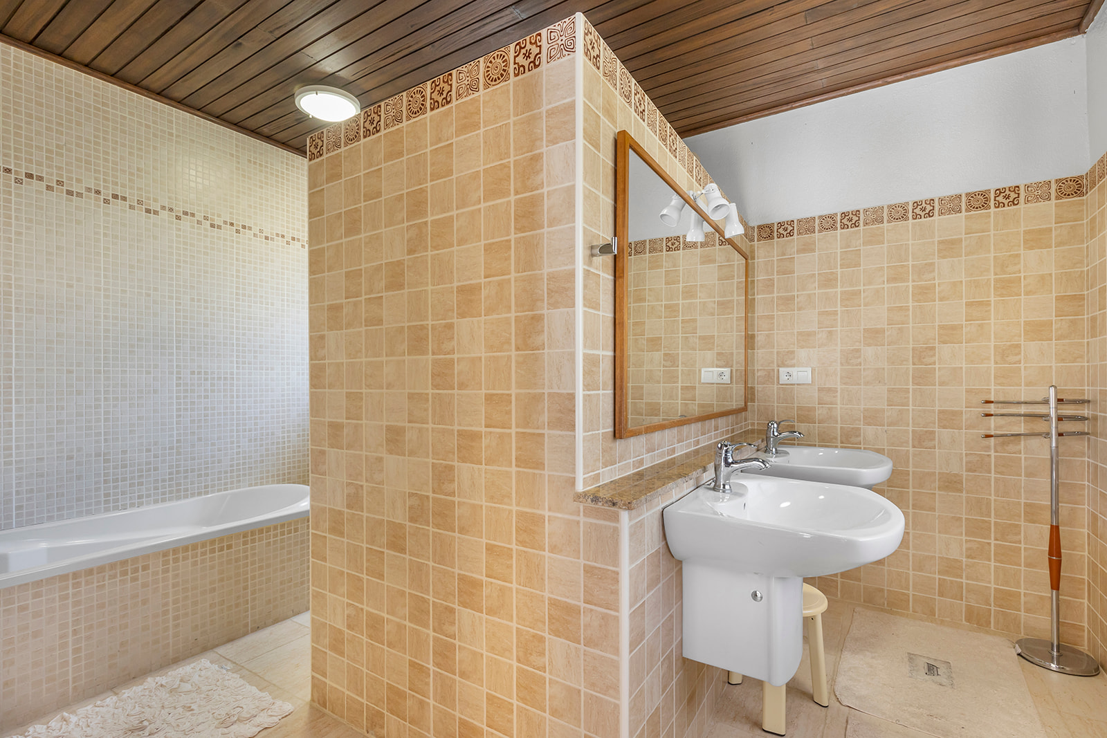 For Sale - 5 Bedroom 3 Bathroom Villa in Orihuela Costa - Las Filipinas  - Alicante