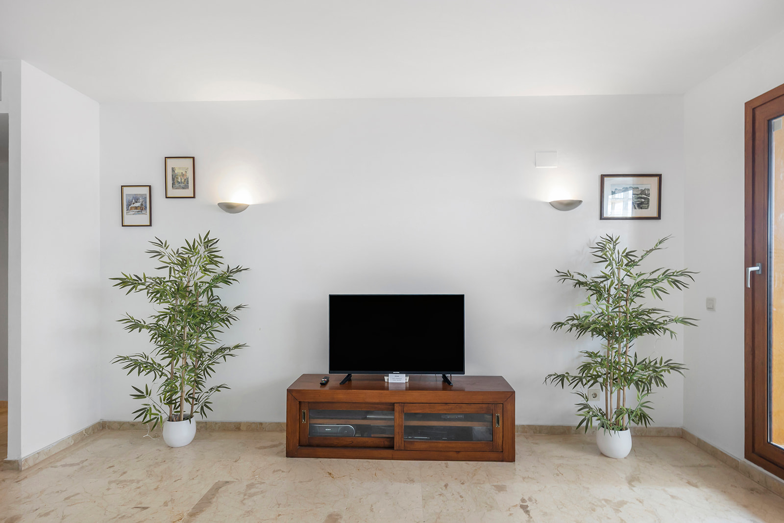 For Sale - 2 Bedroom 2 Bathroom Apartment in Torrevieja - Punta Prima  - Alicante